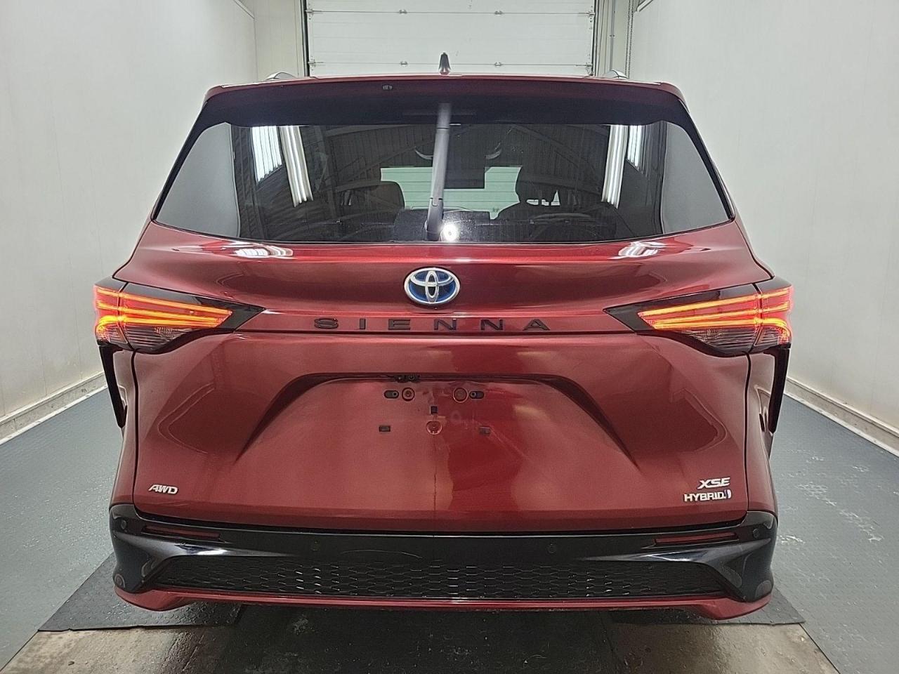 2021 Toyota Sienna XSE 7-Passenger AWD - Photo #6