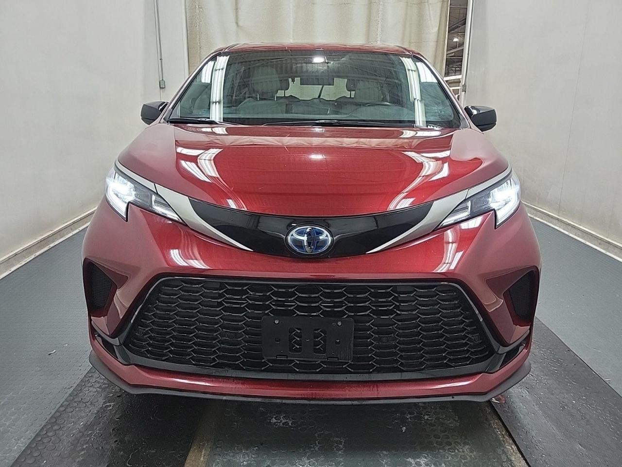 2021 Toyota Sienna XSE 7-Passenger AWD - Photo #7