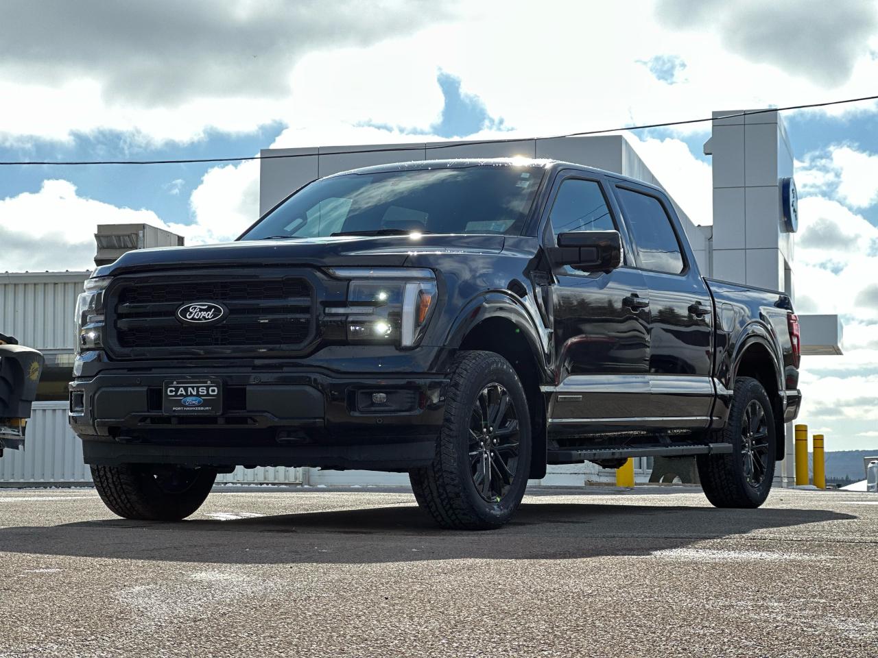 2025 Ford F-150 LARIAT 4WD SUPERCREW 5.5' BOX Photo2