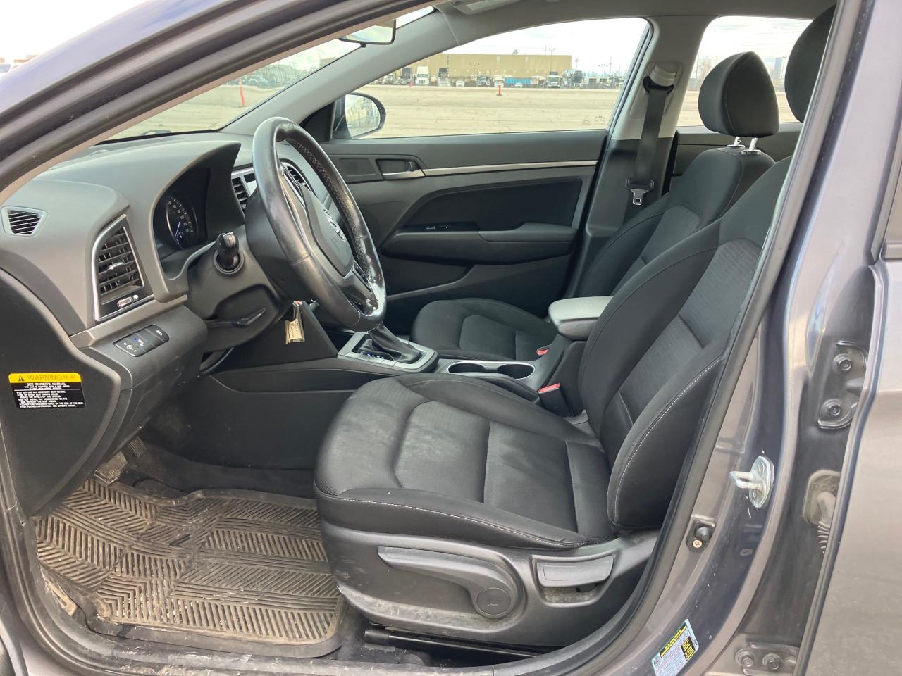 2017 Hyundai Elantra GL Photo2