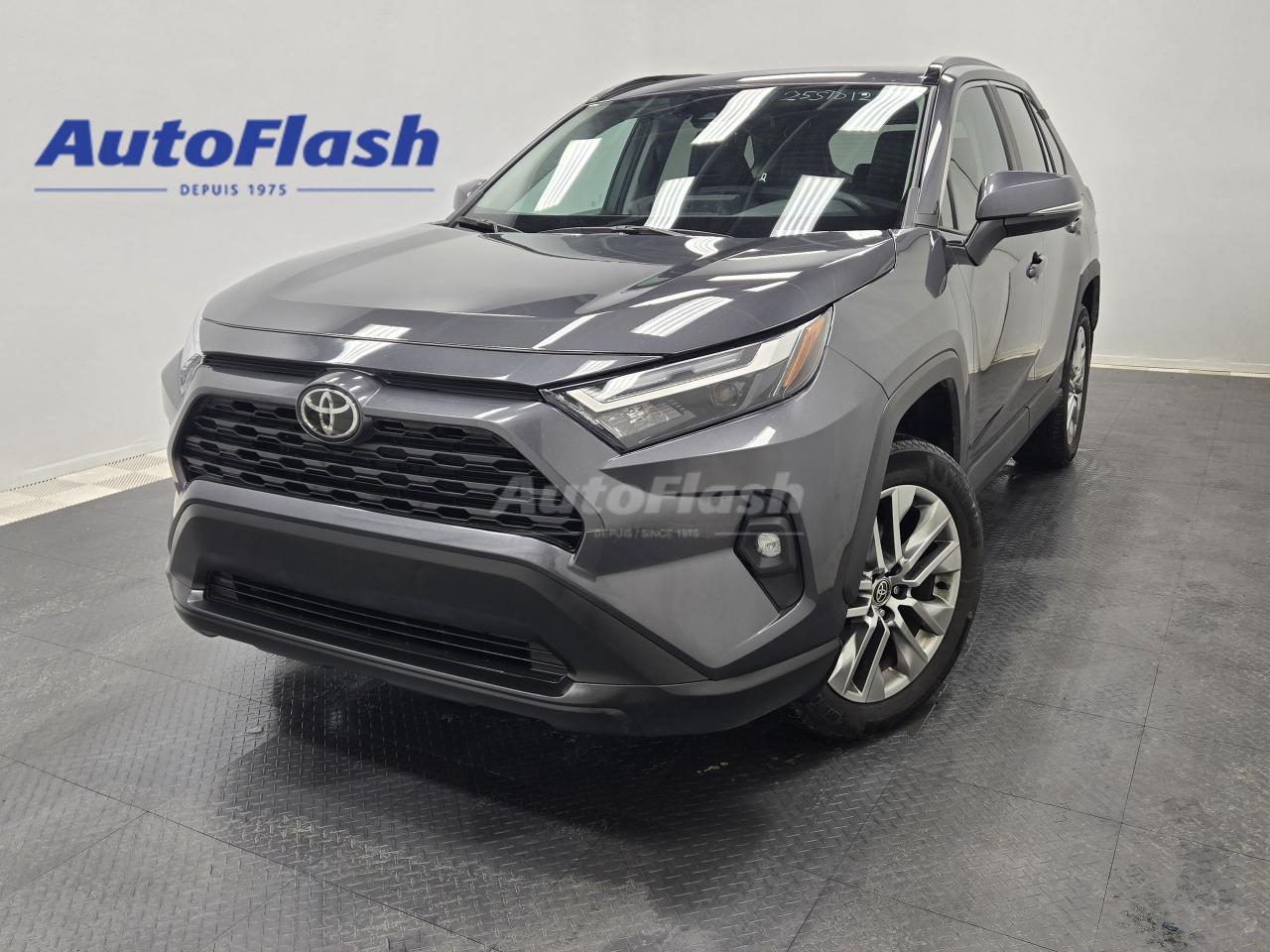 Used 2023 Toyota RAV4 XLE PREMIUM, AWD, CARPLAY, TOIT OUV, CUIR, VOLANT for sale in Saint-Hubert, QC