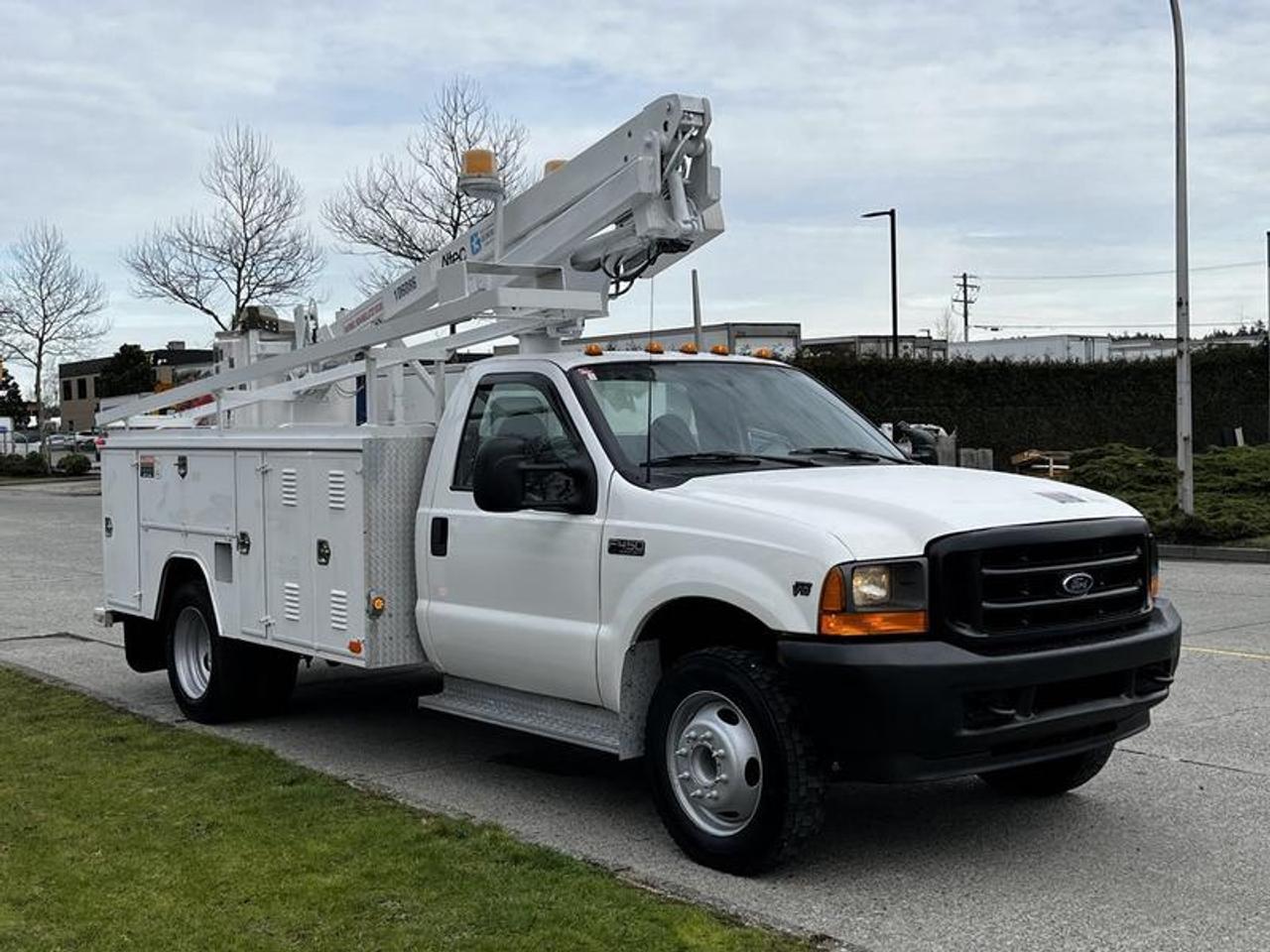 2001 Ford F-450 SD Altec Service Truck Bucket Truck 2WD, 6.8L, 10 cylinder, 2 door, automatic, RWD, cruise control, air conditioning, AM/FM radio, white exterior, grey interior, cloth. This item is currently OFFSITE. You must register an appointment with our office to schedule an offsite viewing. Appointments must be made a minimum of one business day in advance (and as defined by the days that Repo.com is open for business) before your appointment can be scheduled and confirmed. We may, at our own discretion, instead opt to transport smaller items to Repo.coms main yard for viewing purposes.  $26,850.00 plus $375 processing fee, $27,225.00 total payment obligation before taxes.   Listing report, warranty, contract commitment cancellation fee, financing available on approved credit (some limitations and exceptions may apply). All above specifications and information is considered to be accurate but is not guaranteed and no opinion or advice is given as to whether this item should be purchased. We do not allow test drives due to theft, fraud, acts of vandalism and undetectable impaired driving. Instead we provide the following benefits: Complimentary Warranty (with options to extend), Limited Money Back Satisfaction Guarantee on Fully Completed Contracts, Contract Commitment Cancellation, and an Open-Ended Sell-Back Option. Ask seller for details or call 604-522-REPO(7376) to confirm listing availability.