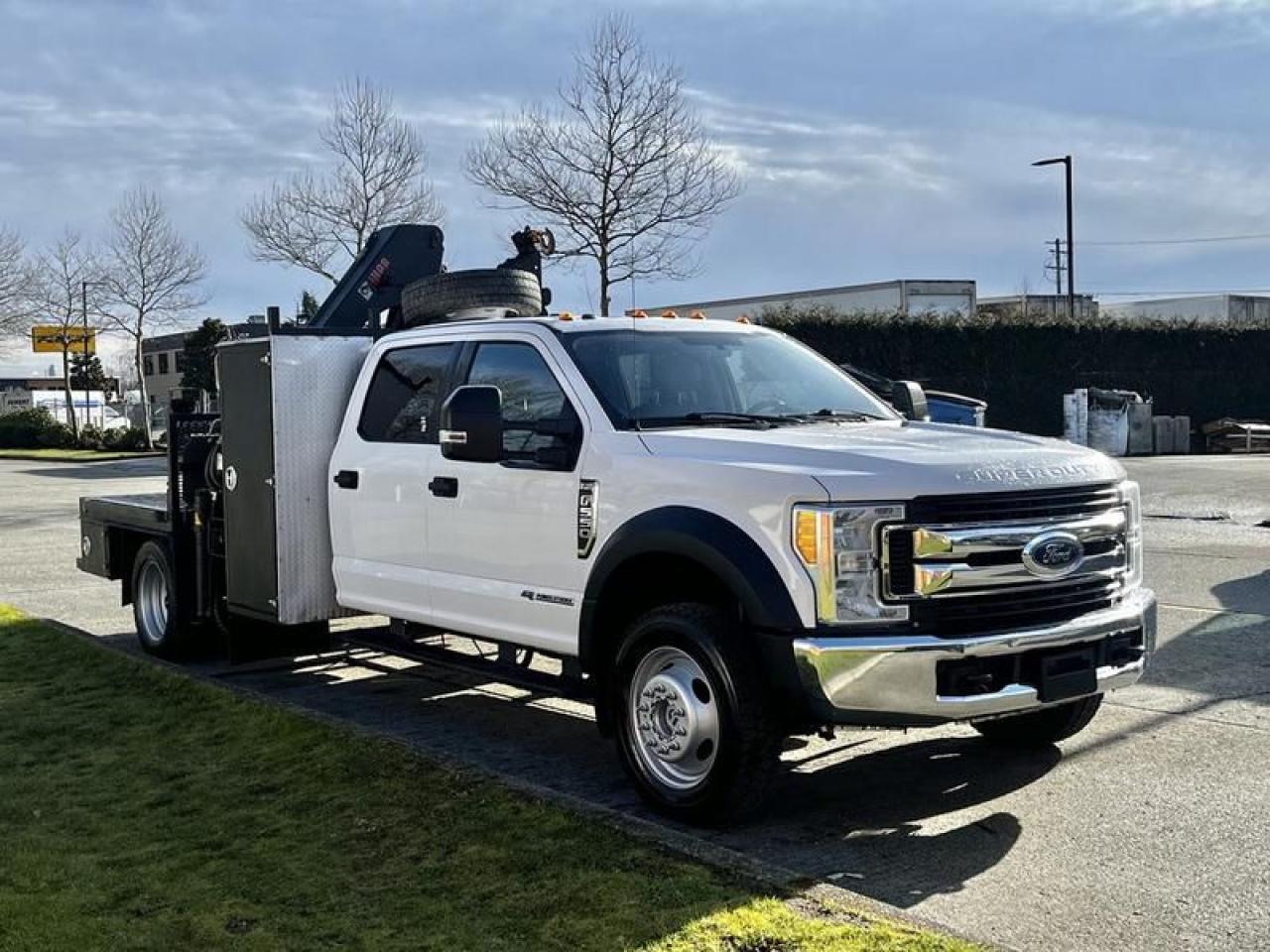 Used 2017 Ford F-550 6 Foot Flatdeck With Fifth Wheel and HIAB Crane Crew Cab 4WD Powerstroke Diesel for sale in Burnaby, BC