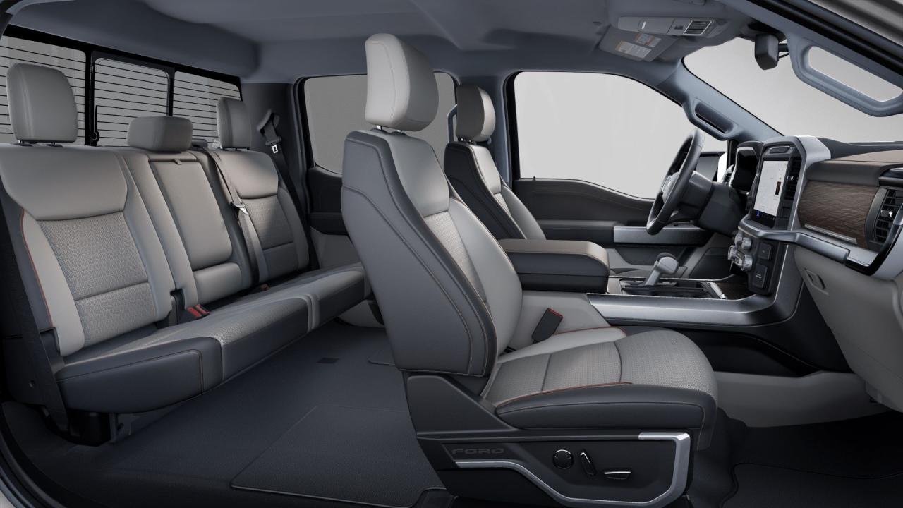 2025 Ford F-150 Lariat 4WD SuperCrew 5.5' Box Photo5