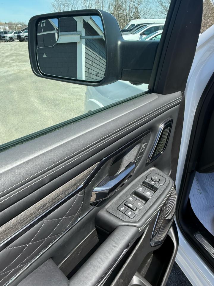 2025 RAM 1500 Limited 4x4 Crew Cab 5'7" Box Photo11