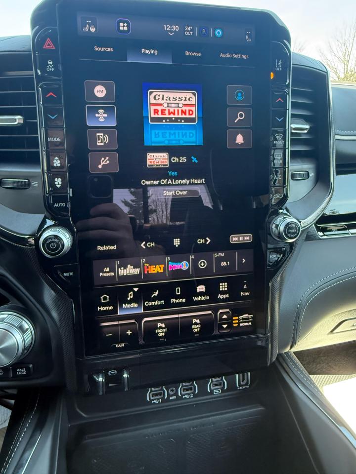 2025 RAM 1500 Limited 4x4 Crew Cab 5'7" Box Photo17