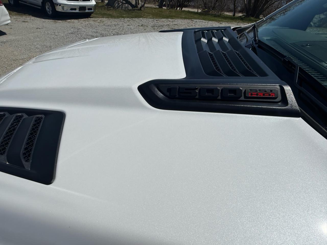 2025 RAM 1500 Limited 4x4 Crew Cab 5'7" Box Photo9