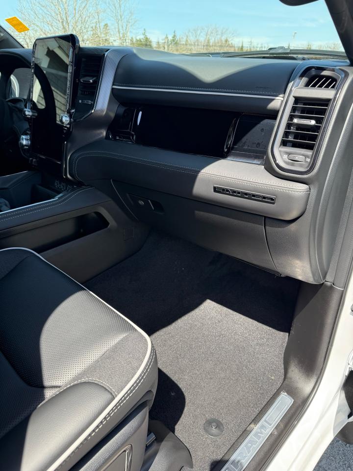 2025 RAM 1500 Limited 4x4 Crew Cab 5'7" Box Photo22