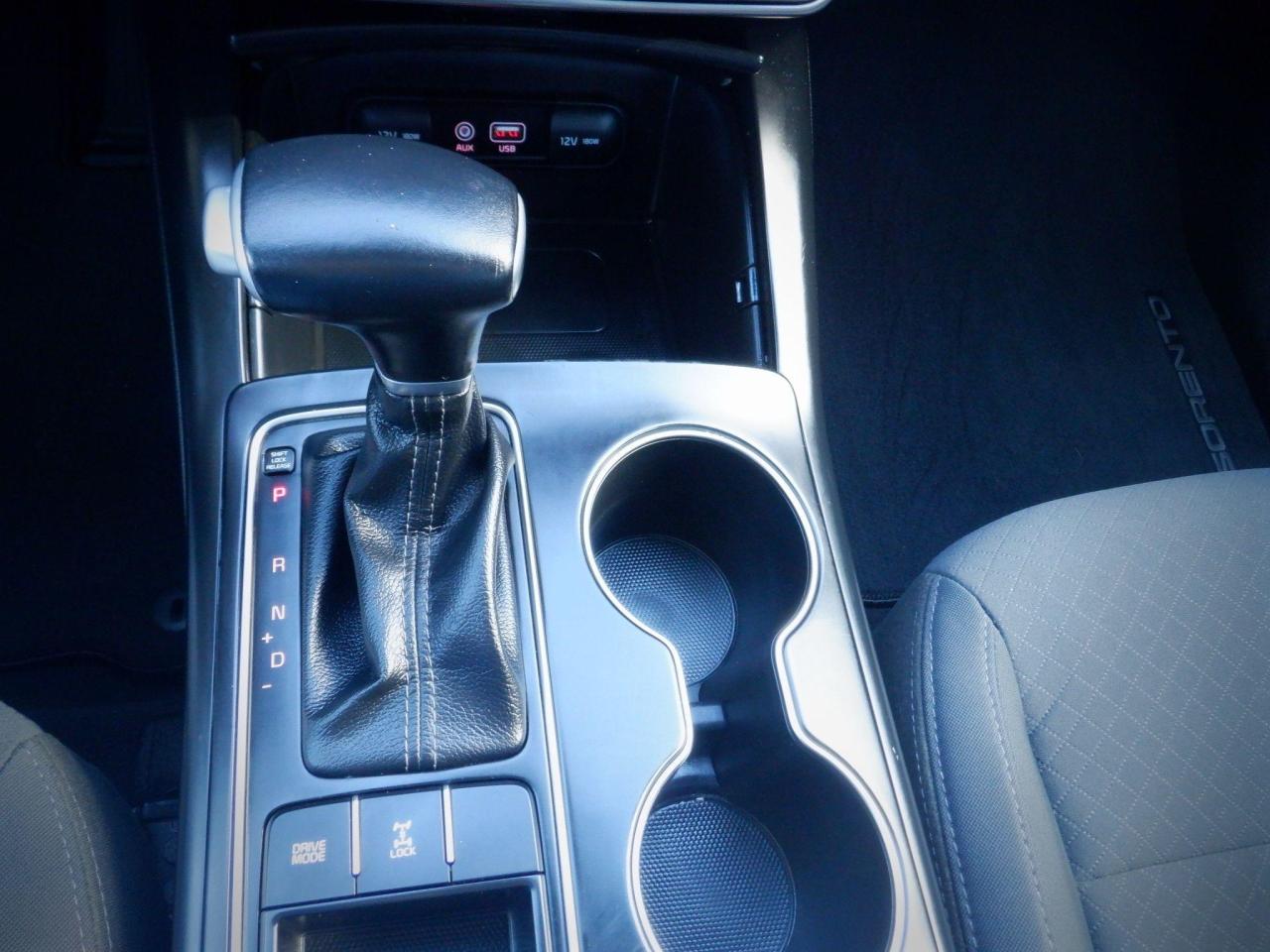 2020 Kia Sorento LX+ V6 - Photo #6