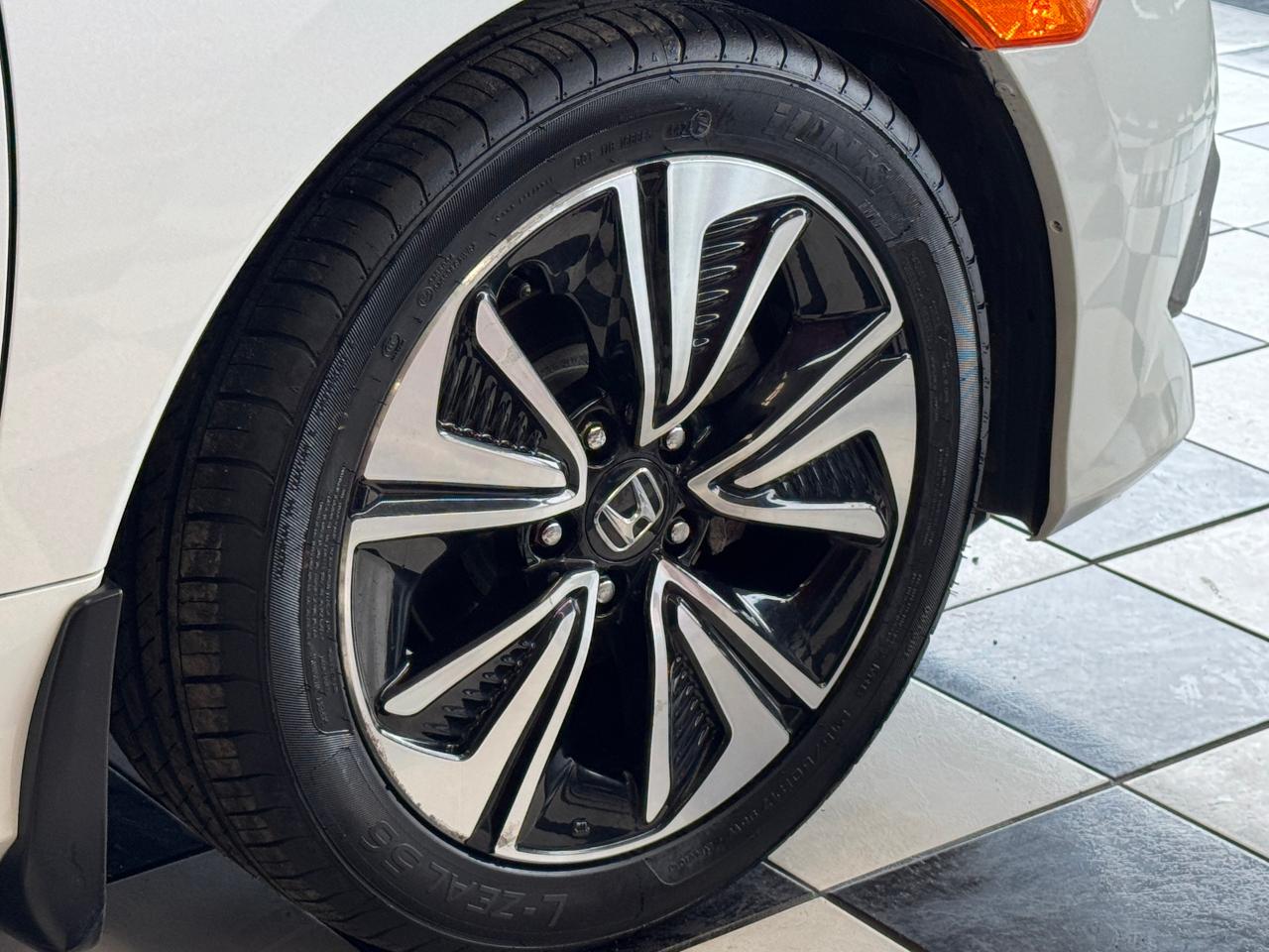 2017 Honda Civic EX-T+Roof+Adaptive Cruise+New Tires+CLEAN CARFAX - Photo #53