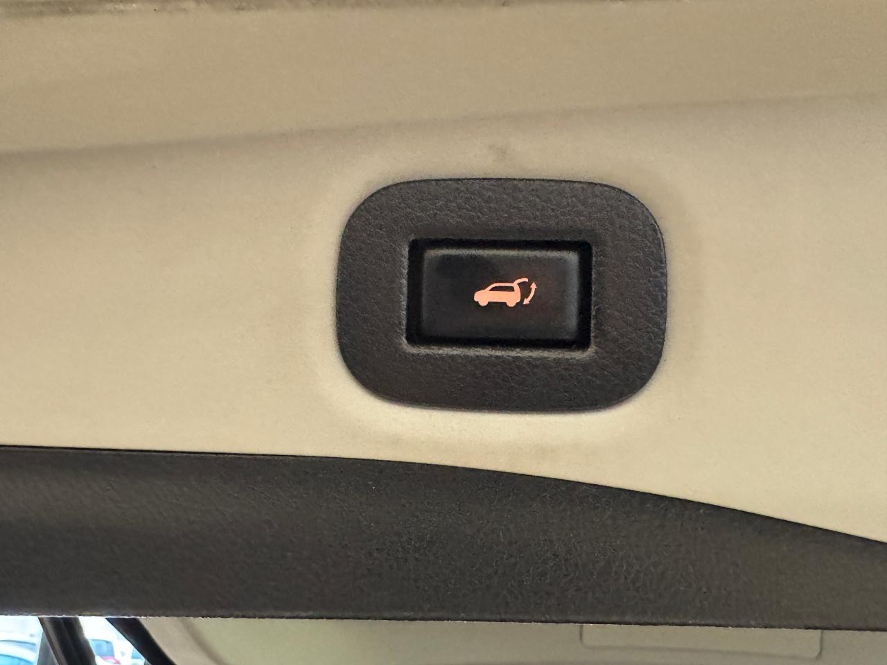 2017 Nissan Rogue SV Tech AWD+GPS+PANO Roof+Remote Start+360 Camera - Photo #4