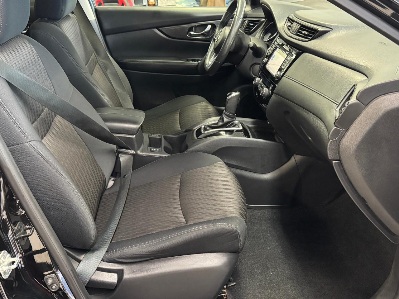 2017 Nissan Rogue SV Tech AWD+GPS+PANO Roof+Remote Start+360 Camera - Photo #25