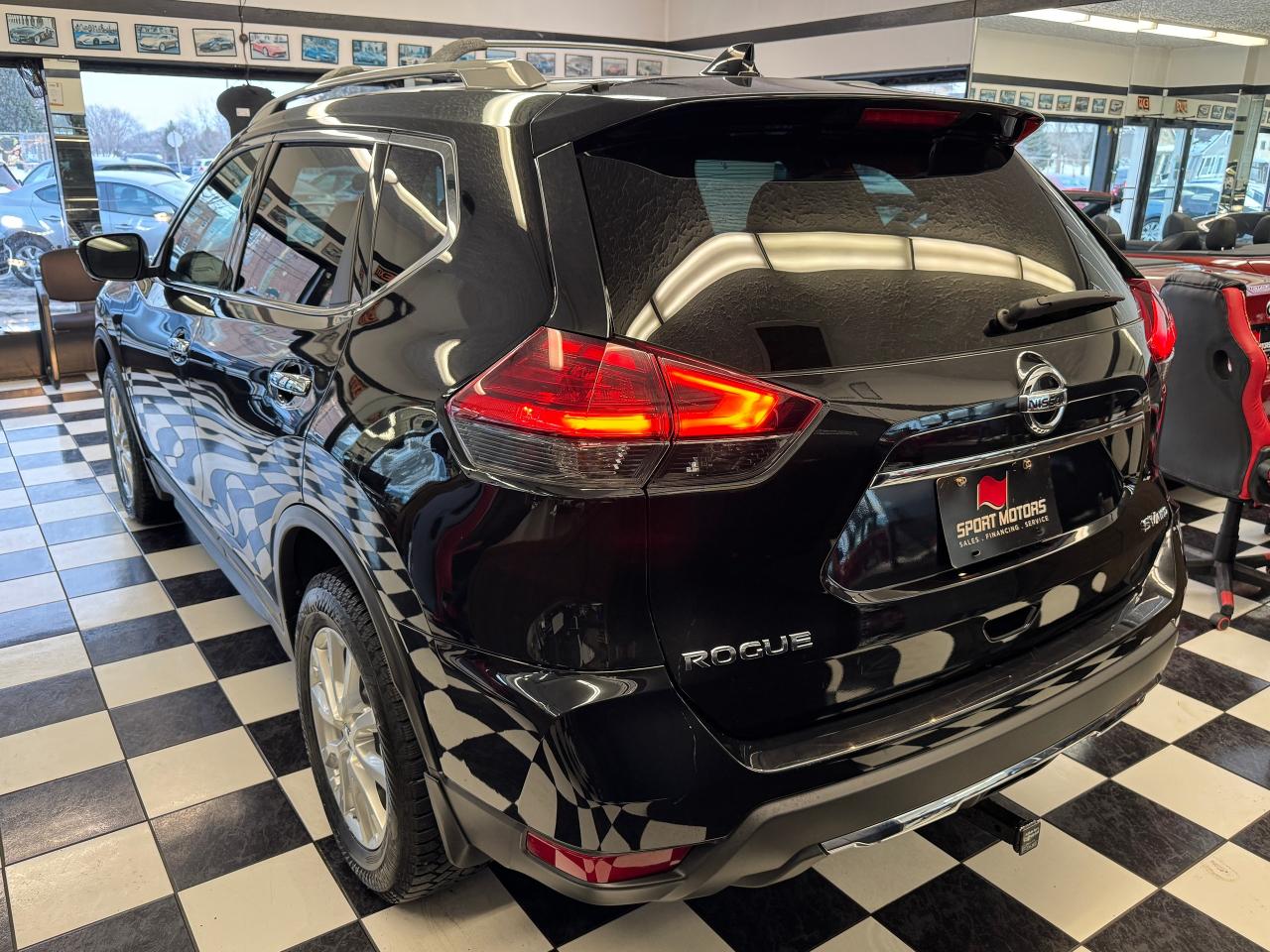 2017 Nissan Rogue SV Tech AWD+GPS+PANO Roof+Remote Start+360 Camera - Photo #7