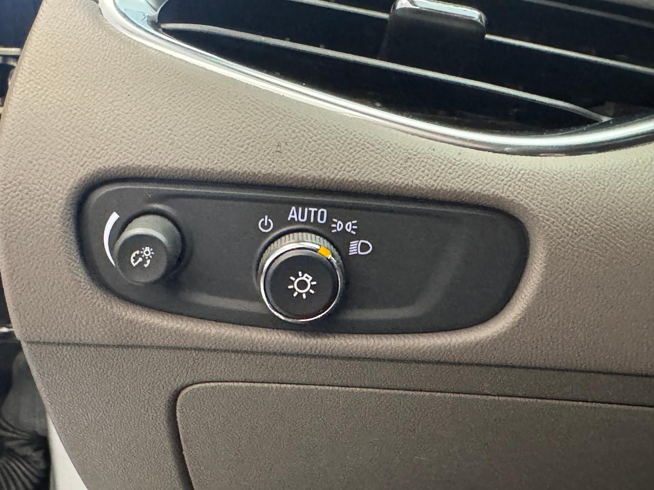 2017 Chevrolet Malibu LT+New Tires+Brakes+Camera+ApplePlay+Remote Start - Photo #46