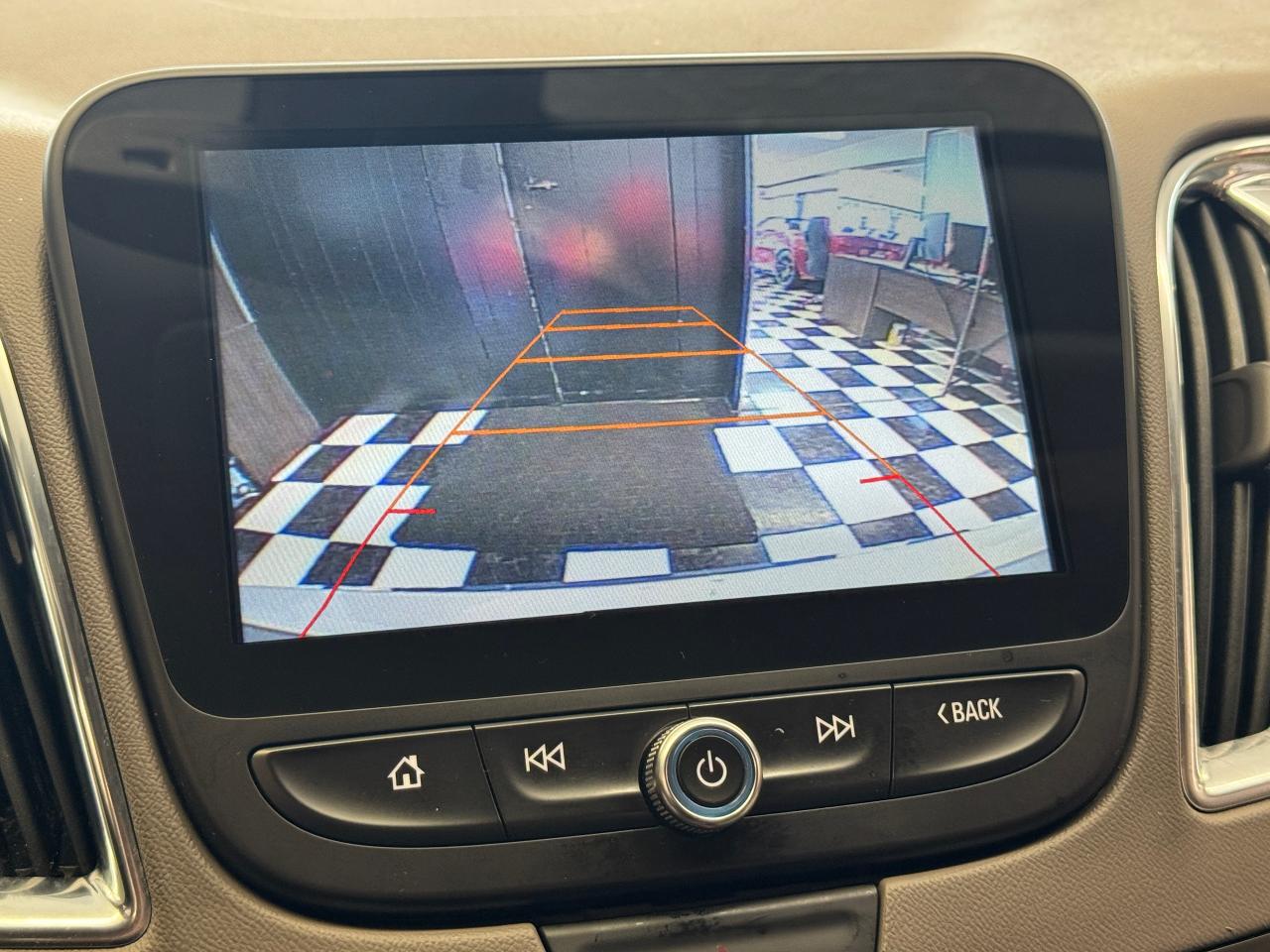 2017 Chevrolet Malibu LT+New Tires+Brakes+Camera+ApplePlay+Remote Start - Photo #13
