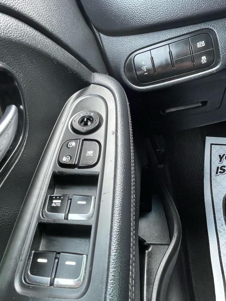 2014 Kia Rondo LX - Photo #10