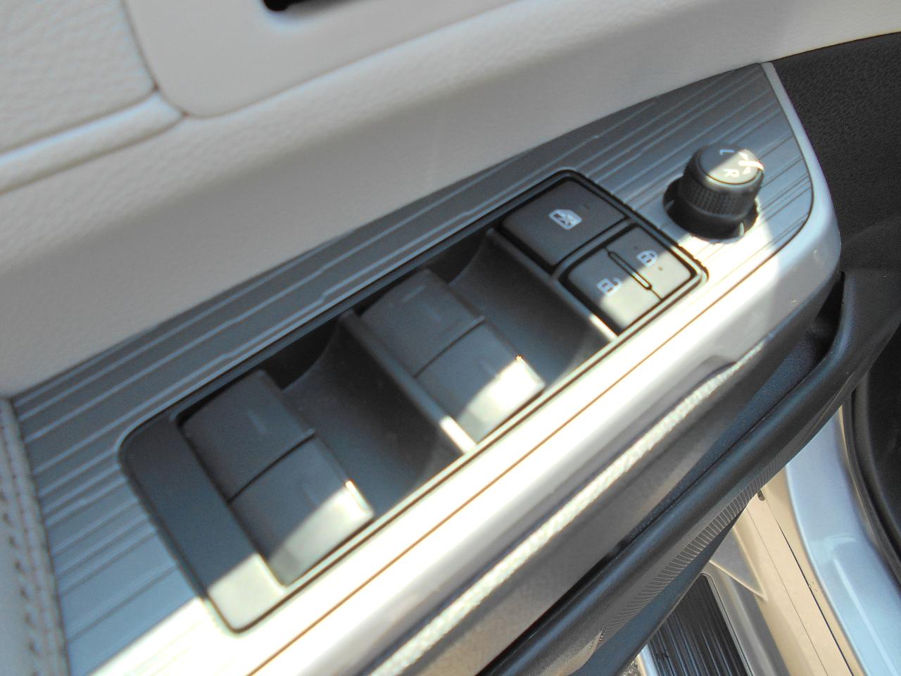 2025 Toyota Sienna XLE-Wheelchair Accessible Side Entry-Power Photo