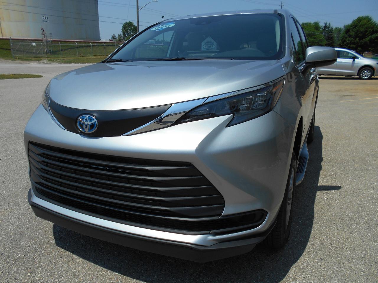 2025 Toyota Sienna XLE-Wheelchair Accessible Side Entry-Power Photo