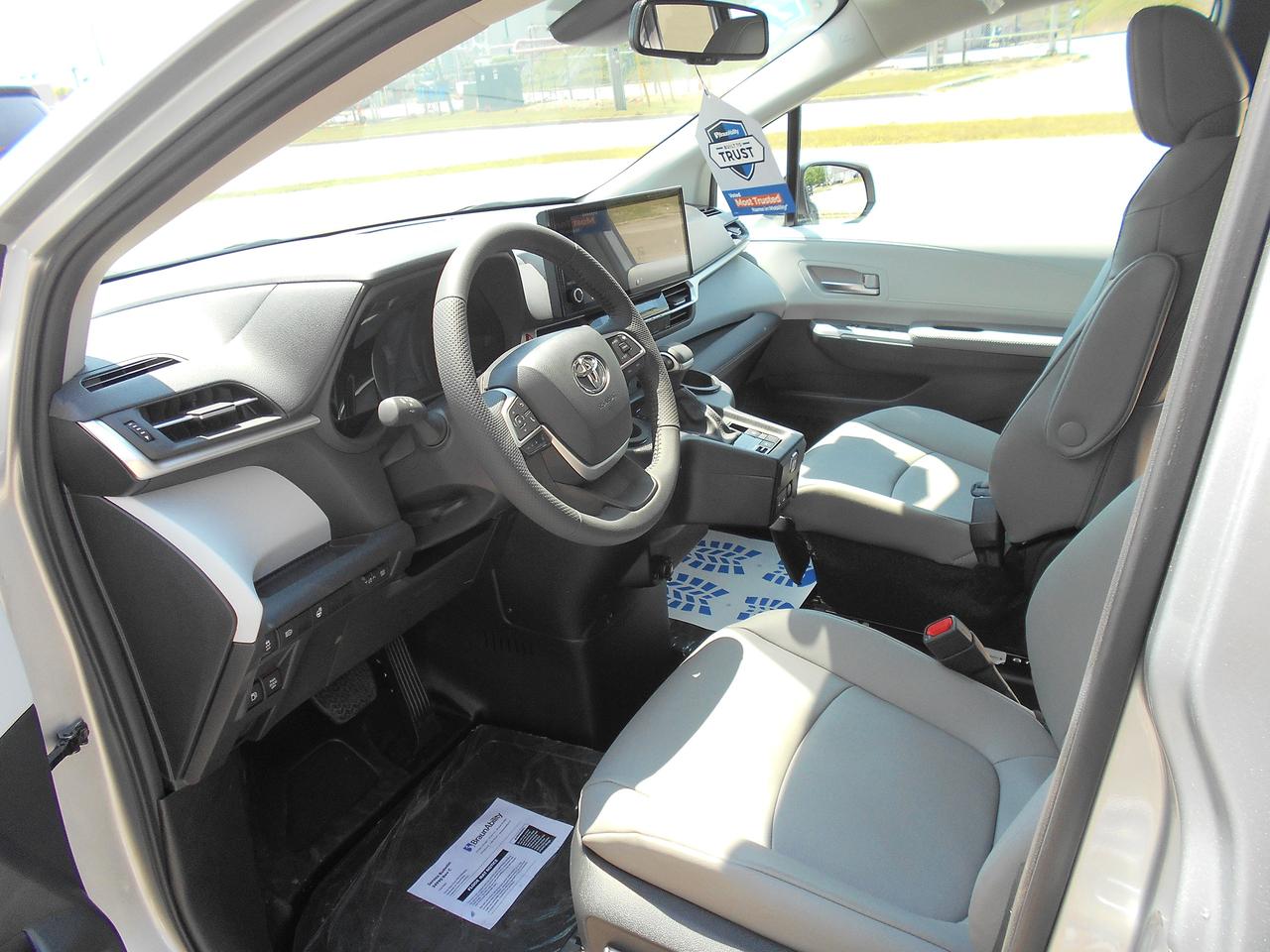 2025 Toyota Sienna XLE-Wheelchair Accessible Side Entry-Power Photo
