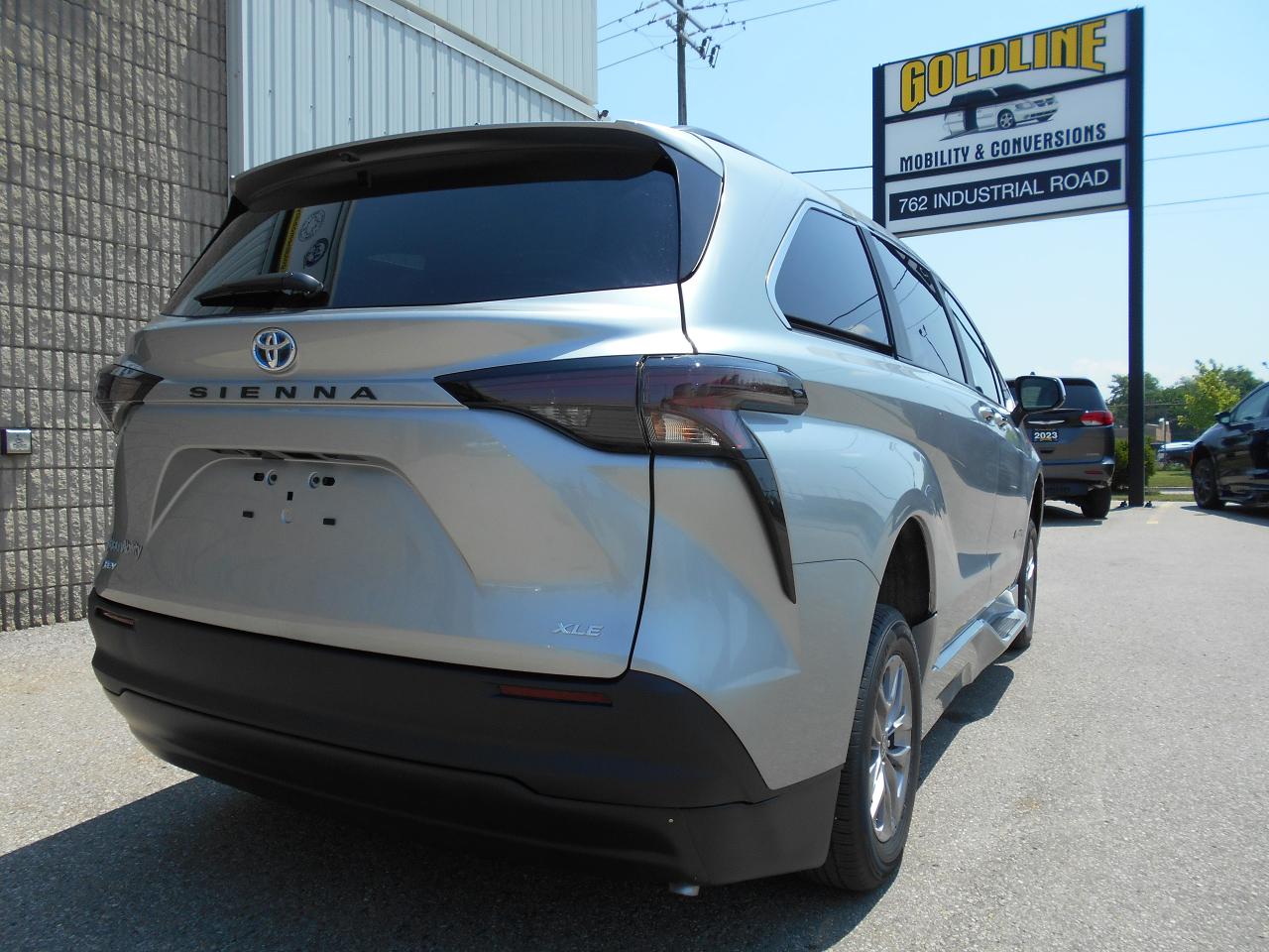 2025 Toyota Sienna XLE-Wheelchair Accessible Side Entry-Power Photo