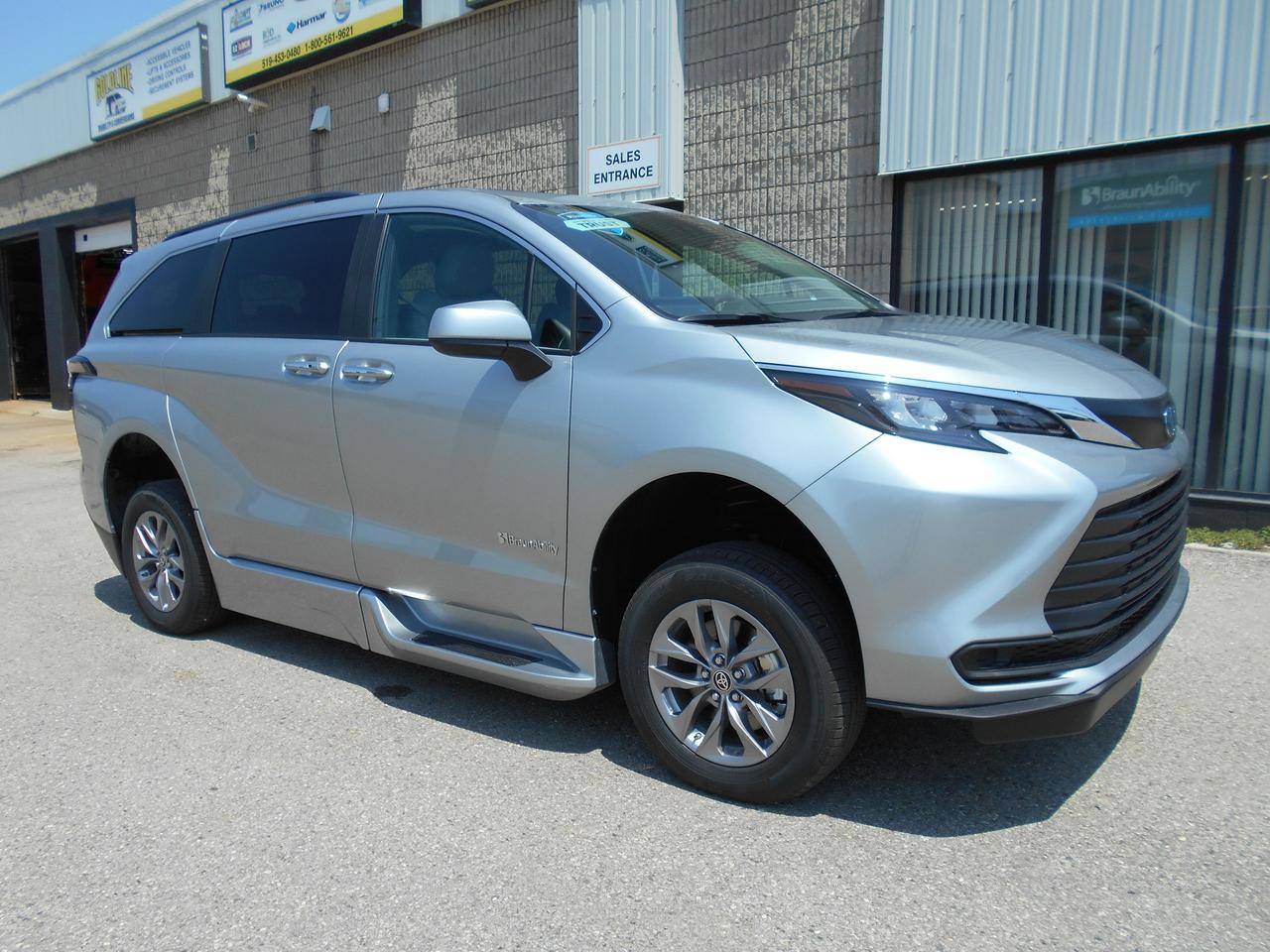 2025 Toyota Sienna XLE-Wheelchair Accessible Side Entry-Power Photo