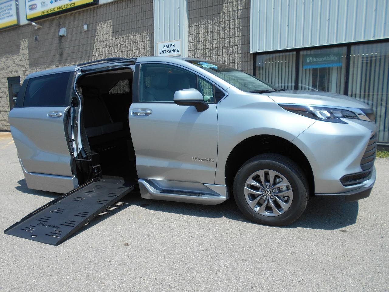 2025 Toyota Sienna XLE-Wheelchair Accessible Side Entry-Power Photo0