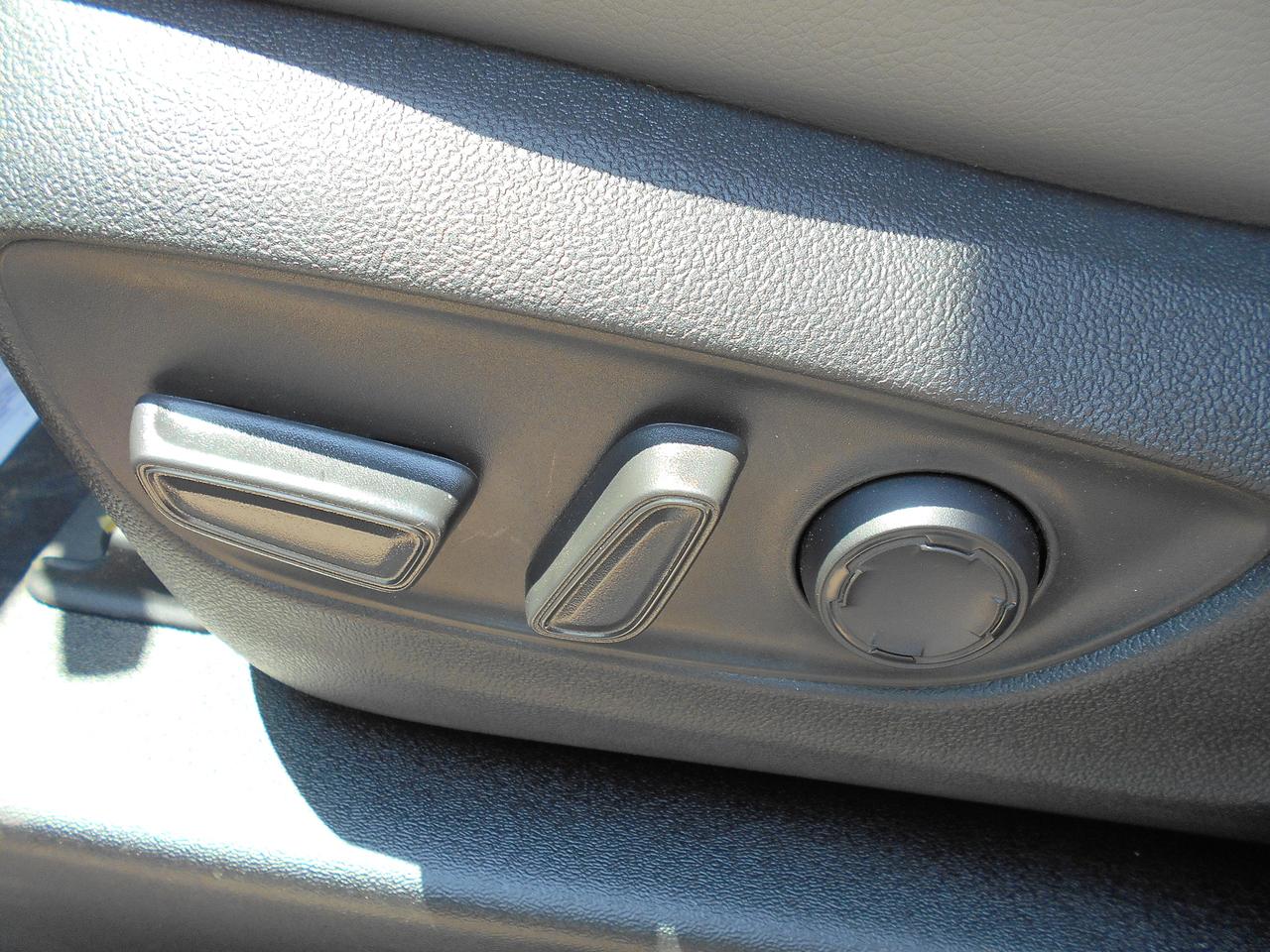 2025 Toyota Sienna XLE-Wheelchair Accessible Side Entry-Power Photo