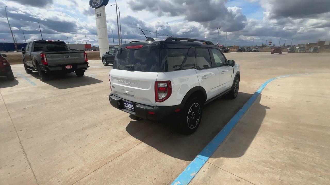 2025 Ford Bronco Sport Outer Banks 4X4 Photo5