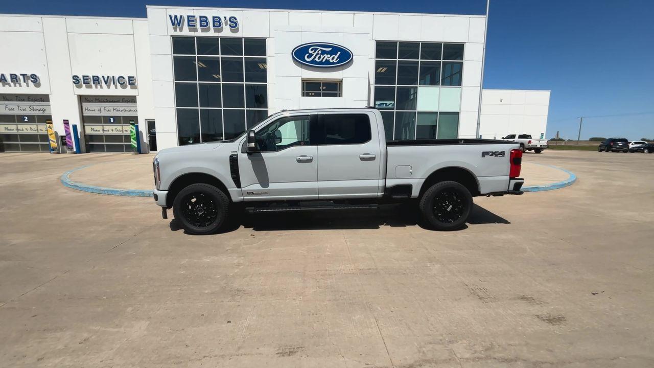 2025 Ford F-350 4X4 CREW CAB PICKUP/ Photo5