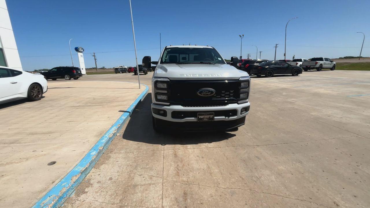 2025 Ford F-350 4X4 CREW CAB PICKUP/ Photo2