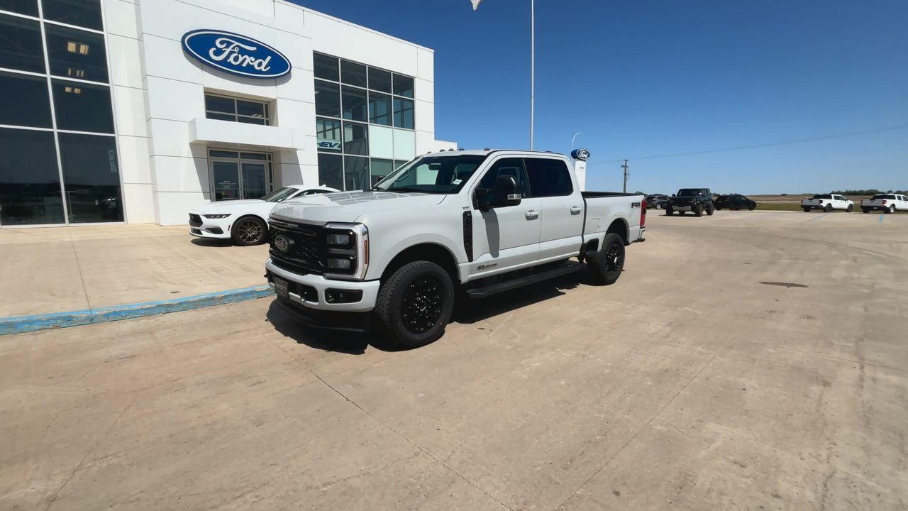 2025 Ford F-350 4X4 CREW CAB PICKUP/ Photo3