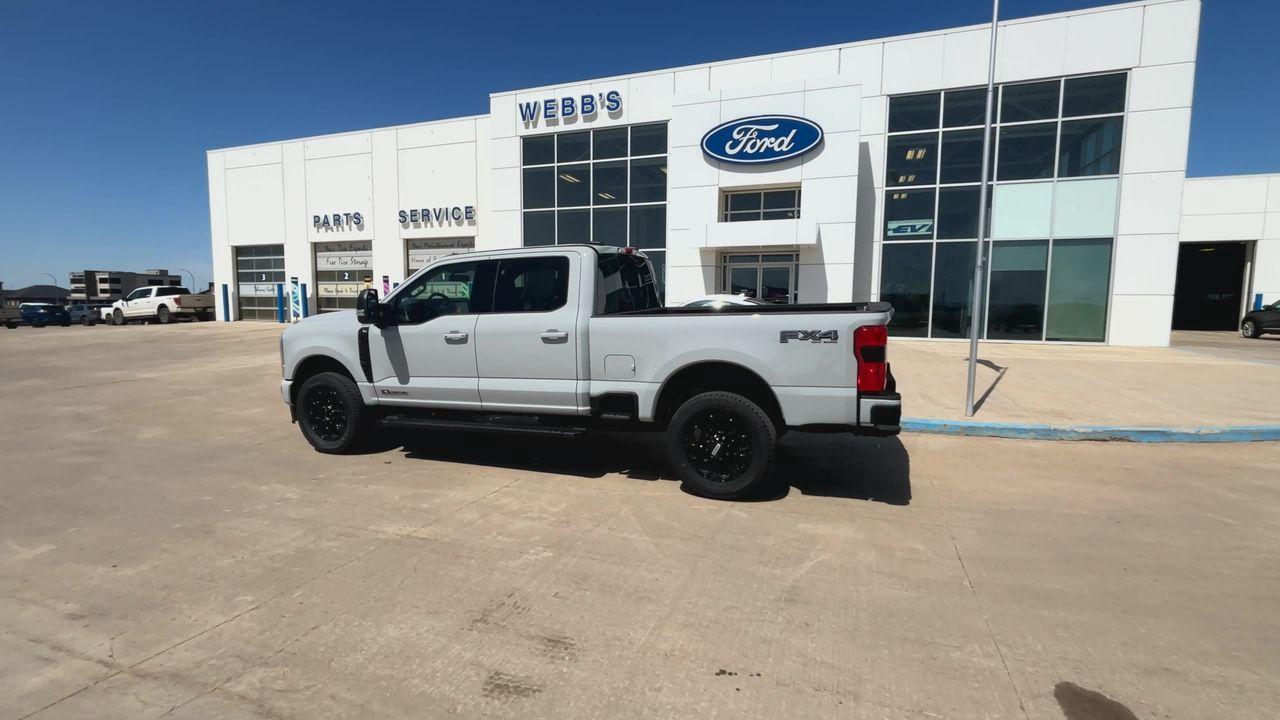2025 Ford F-350 4X4 CREW CAB PICKUP/ Photo5