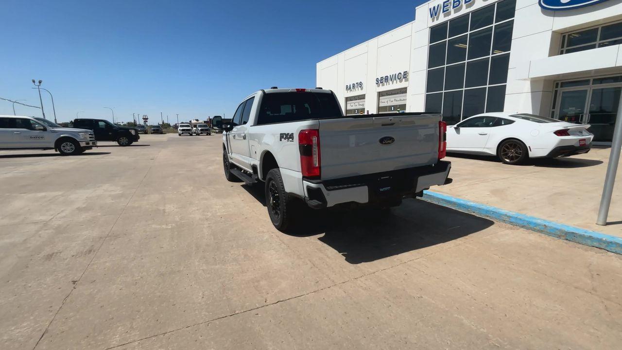 2025 Ford F-350 4X4 CREW CAB PICKUP/ Photo5