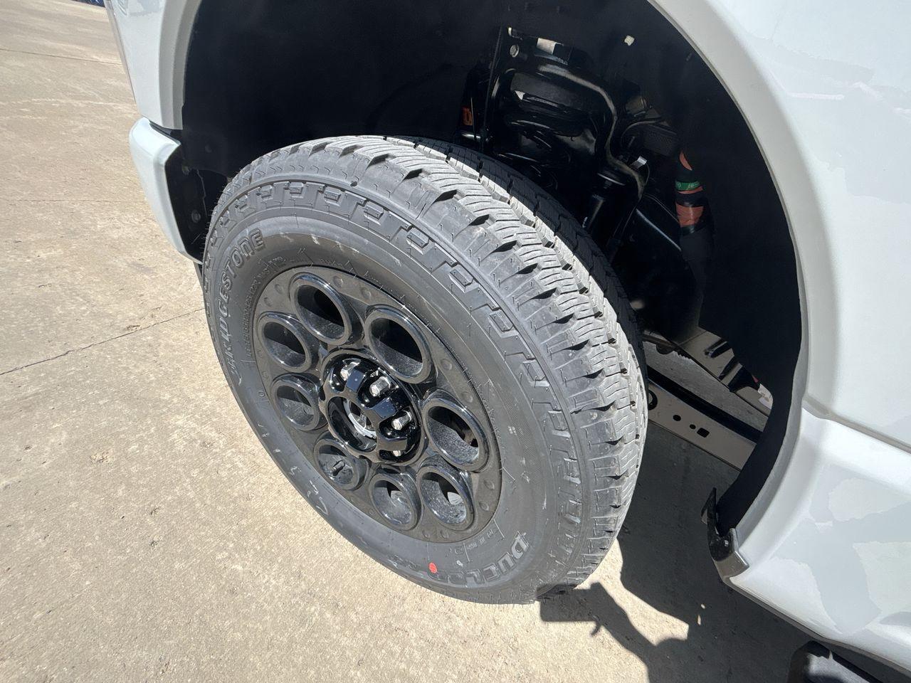 2025 Ford F-350 4X4 CREW CAB PICKUP/ Photo5