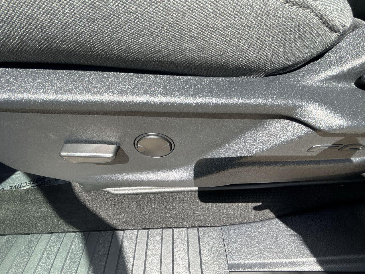 2025 Ford F-350 4X4 CREW CAB PICKUP/ Photo5
