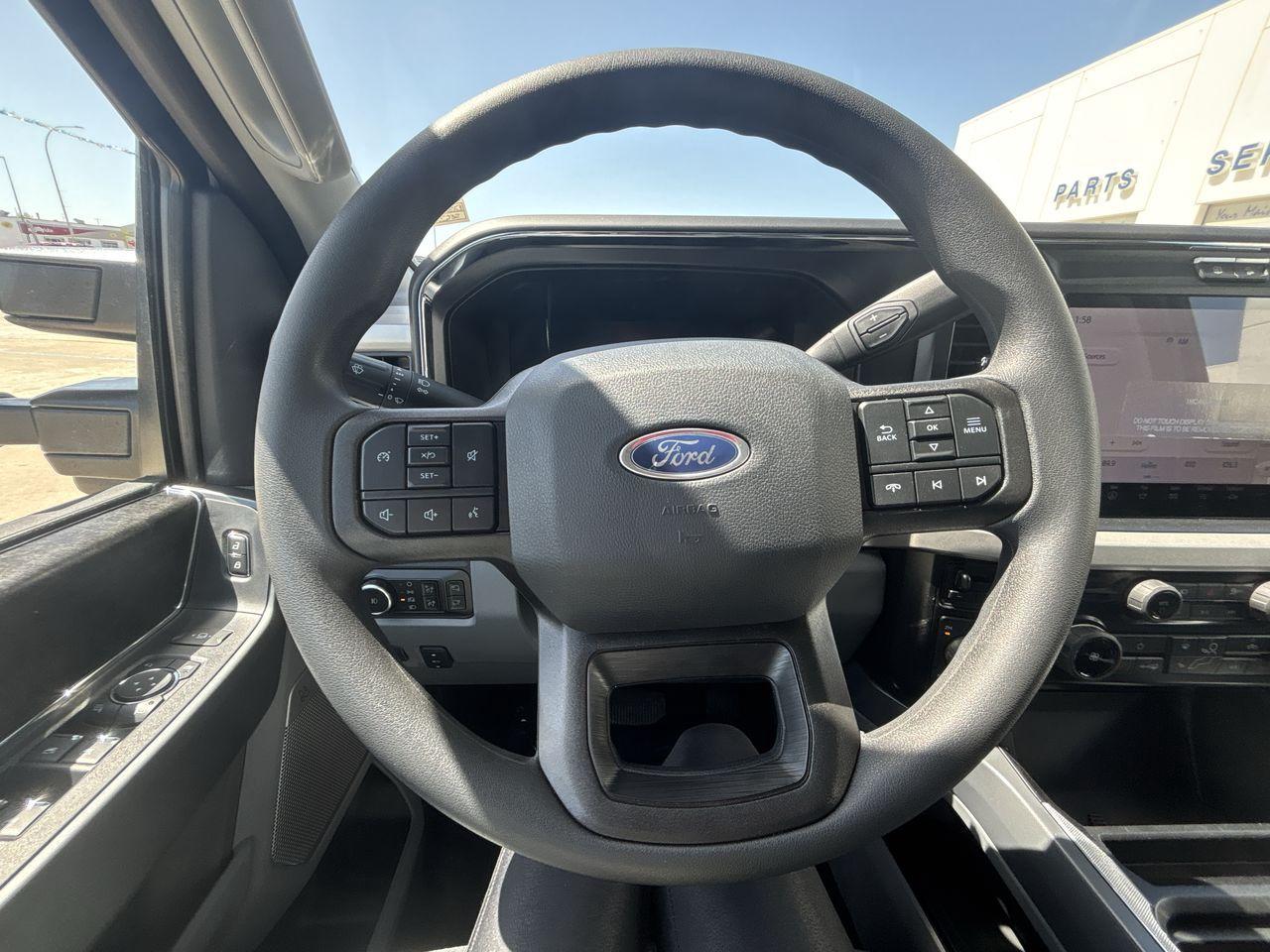 2025 Ford F-350 4X4 CREW CAB PICKUP/ Photo5