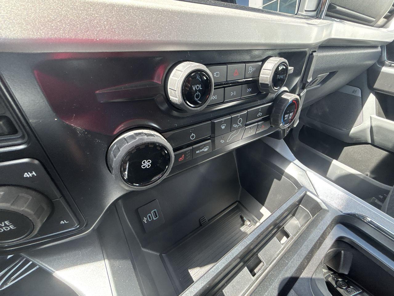 2025 Ford F-350 4X4 CREW CAB PICKUP/ Photo5