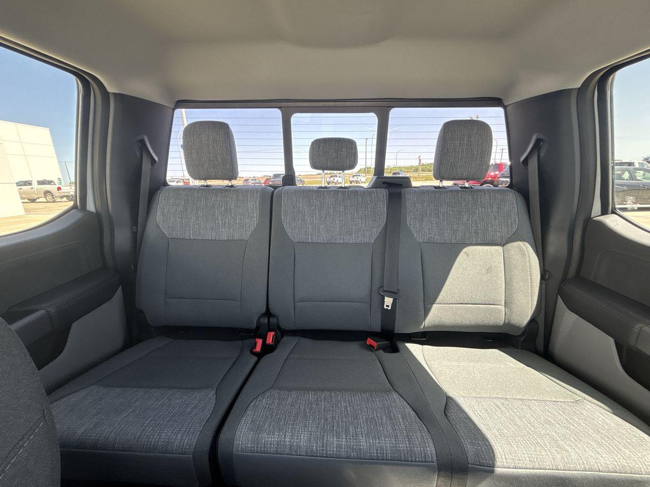 2025 Ford F-350 4X4 CREW CAB PICKUP/ Photo5