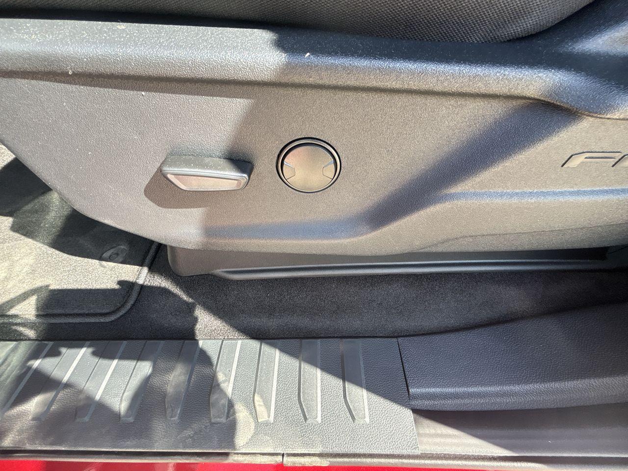 2025 Ford F-150 XLT 4WD SuperCrew 5.5' Box Photo5