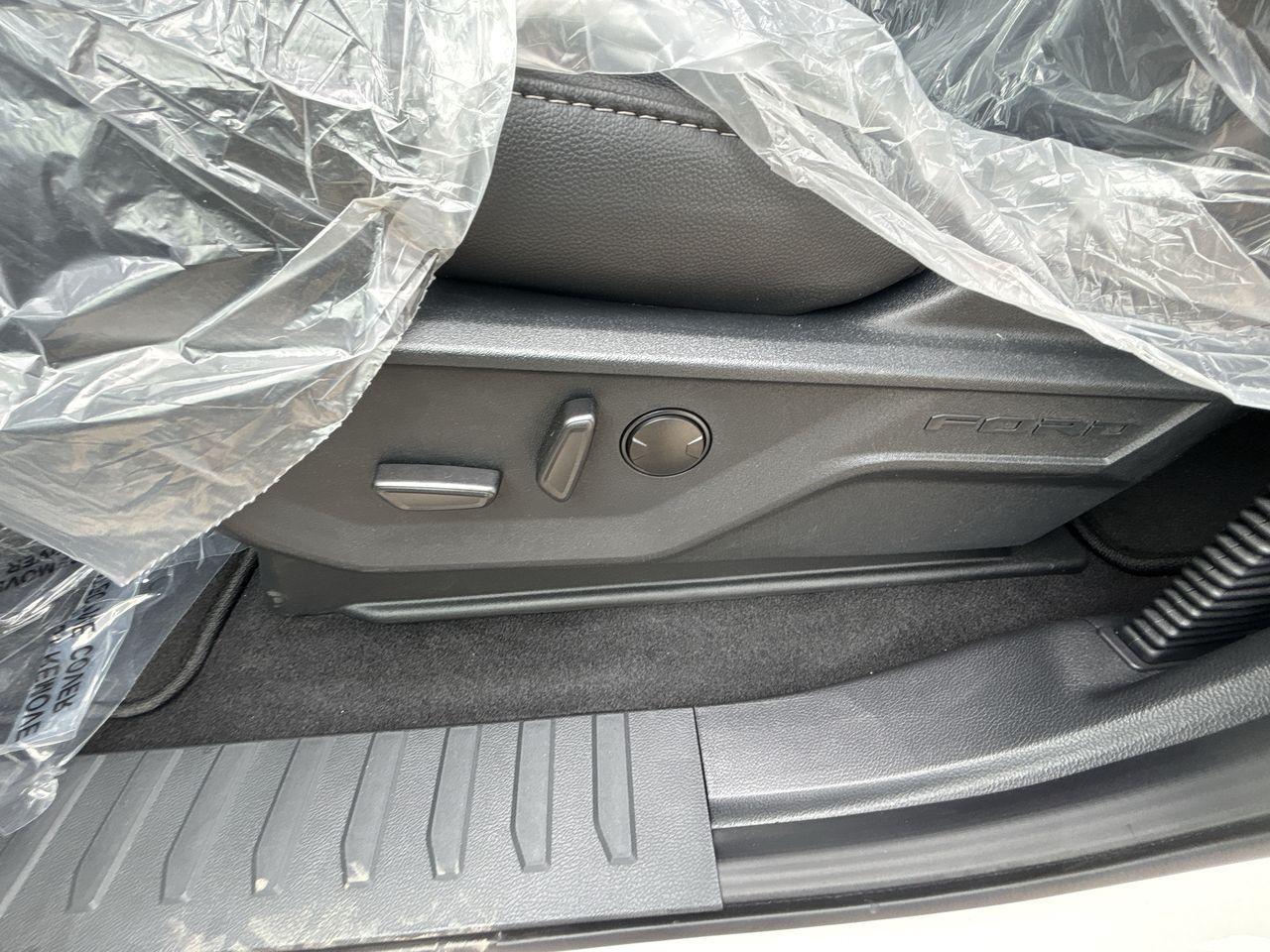 2025 Ford F-150 4x4 Supercrew-145 Photo5