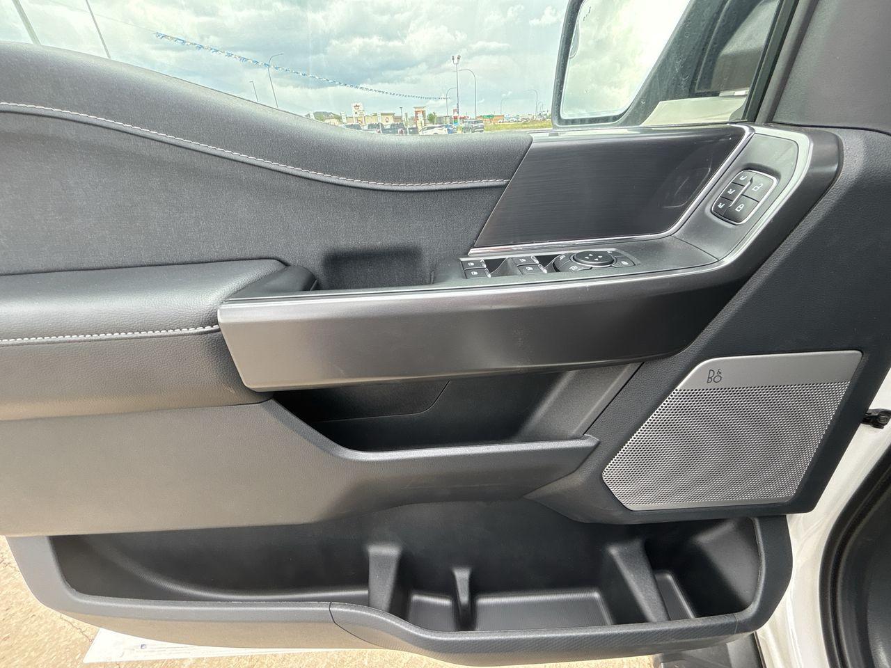 2025 Ford F-150 4x4 Supercrew-145 Photo5
