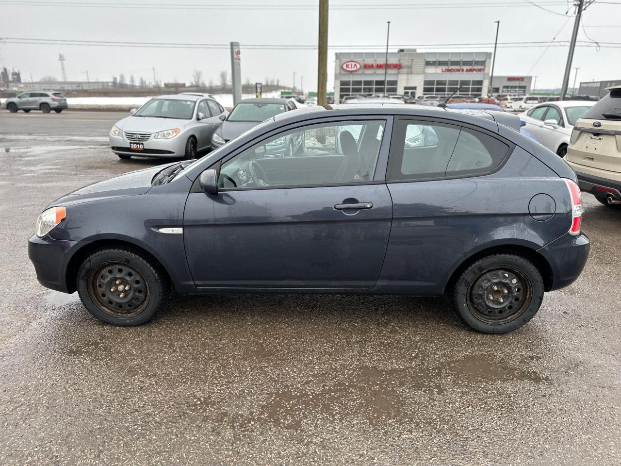 2011 Hyundai Accent GL, HATCHBACK, AUTO, WELL SERVICED, CERT - Photo #2