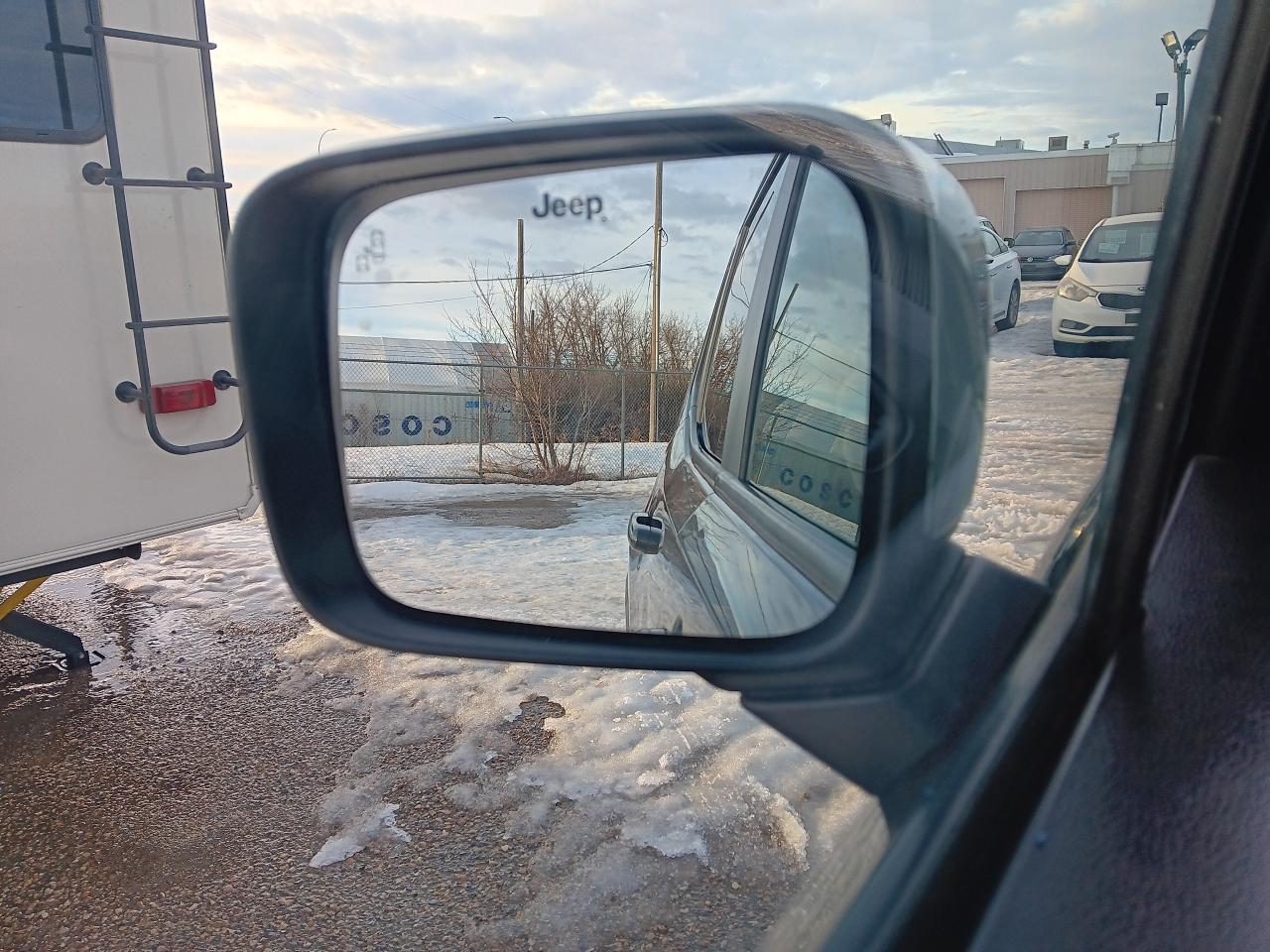 2015 Jeep Renegade Lthr, Sunroof, NAV, Bu Cam, Remote, Blindspot det, - Photo #9