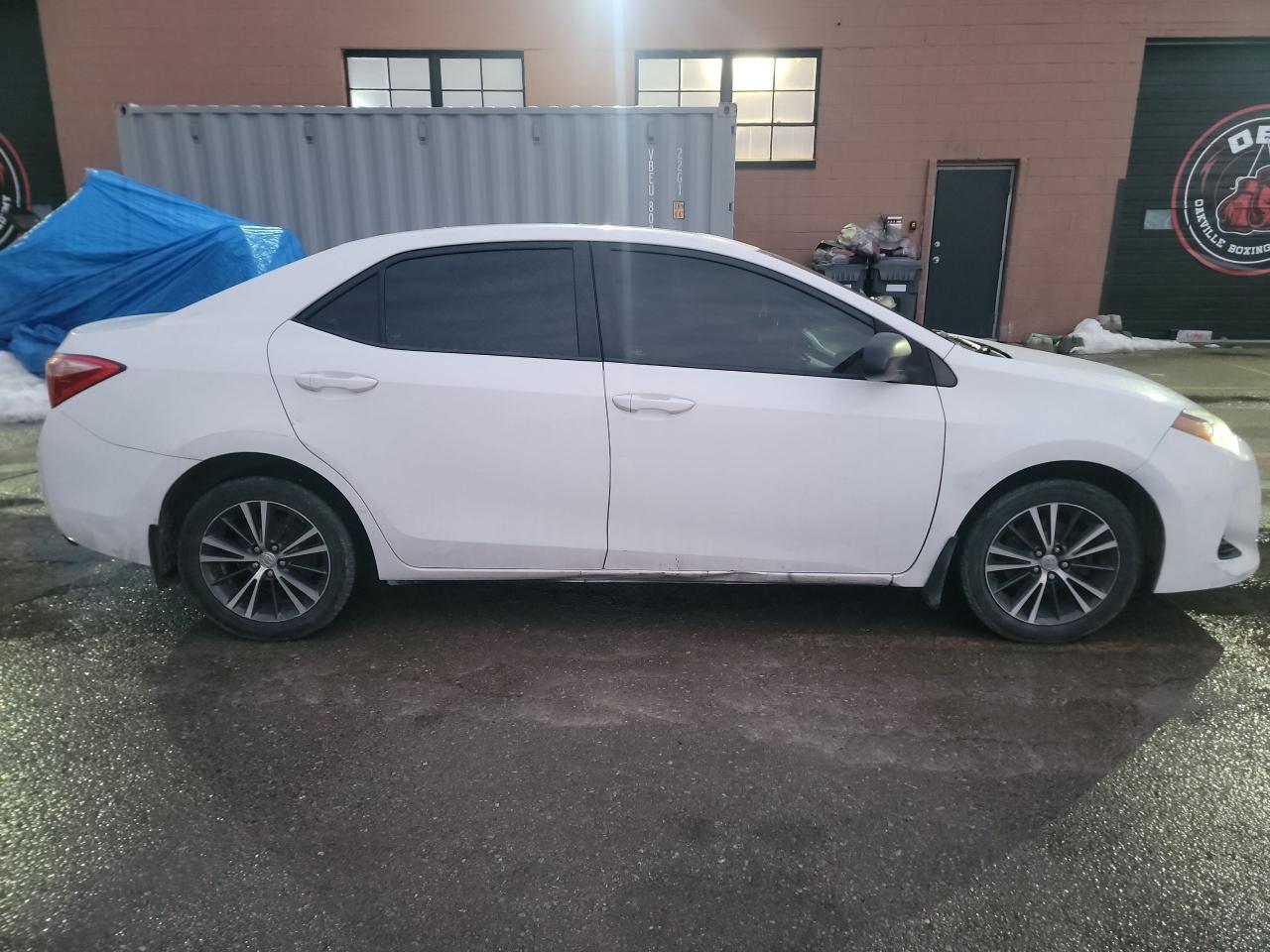 2018 Toyota Corolla LE Photo3