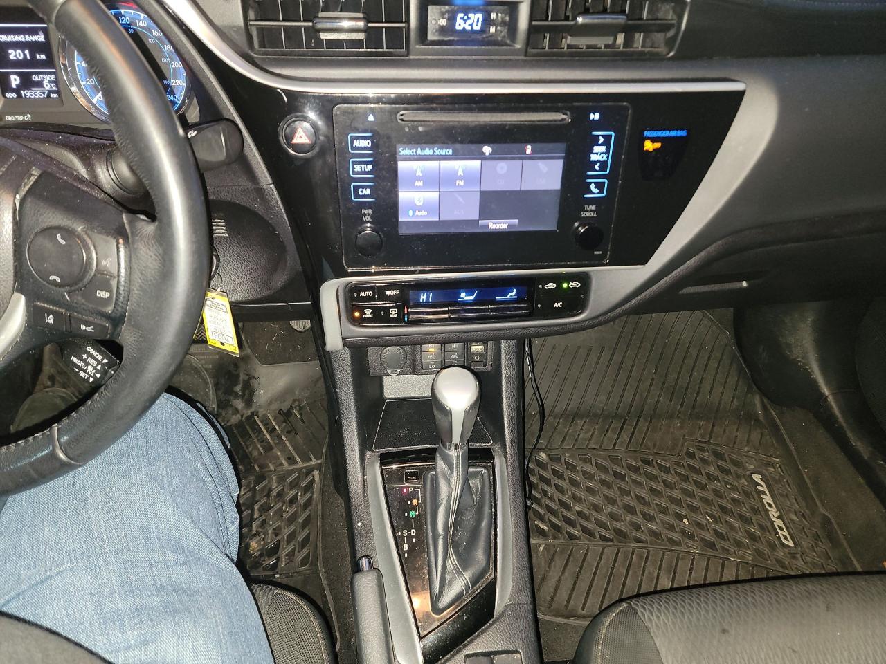 2018 Toyota Corolla LE Photo