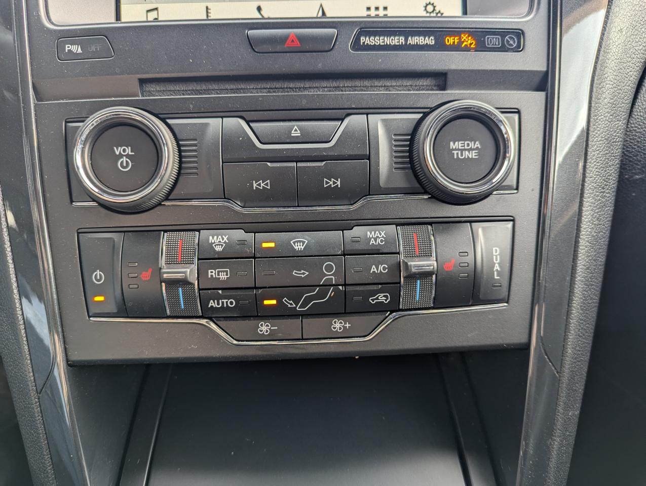 2018 Ford Explorer XLT Photo5