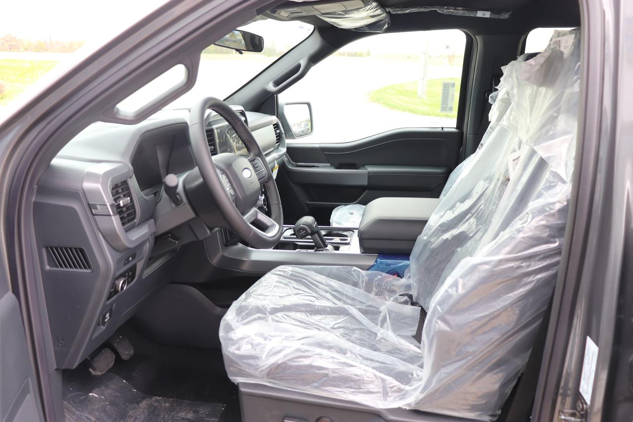 2025 Ford F-150 XLT 4WD SuperCrew 5.5' Box Photo5