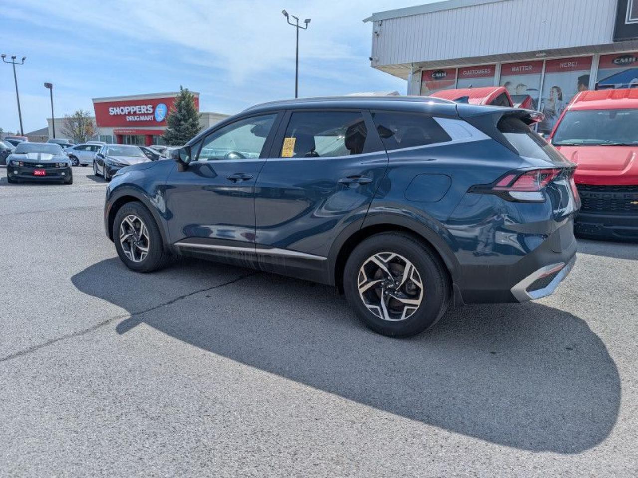 2023 Kia Sportage LX  **GREAT MILEAGE** Photo2