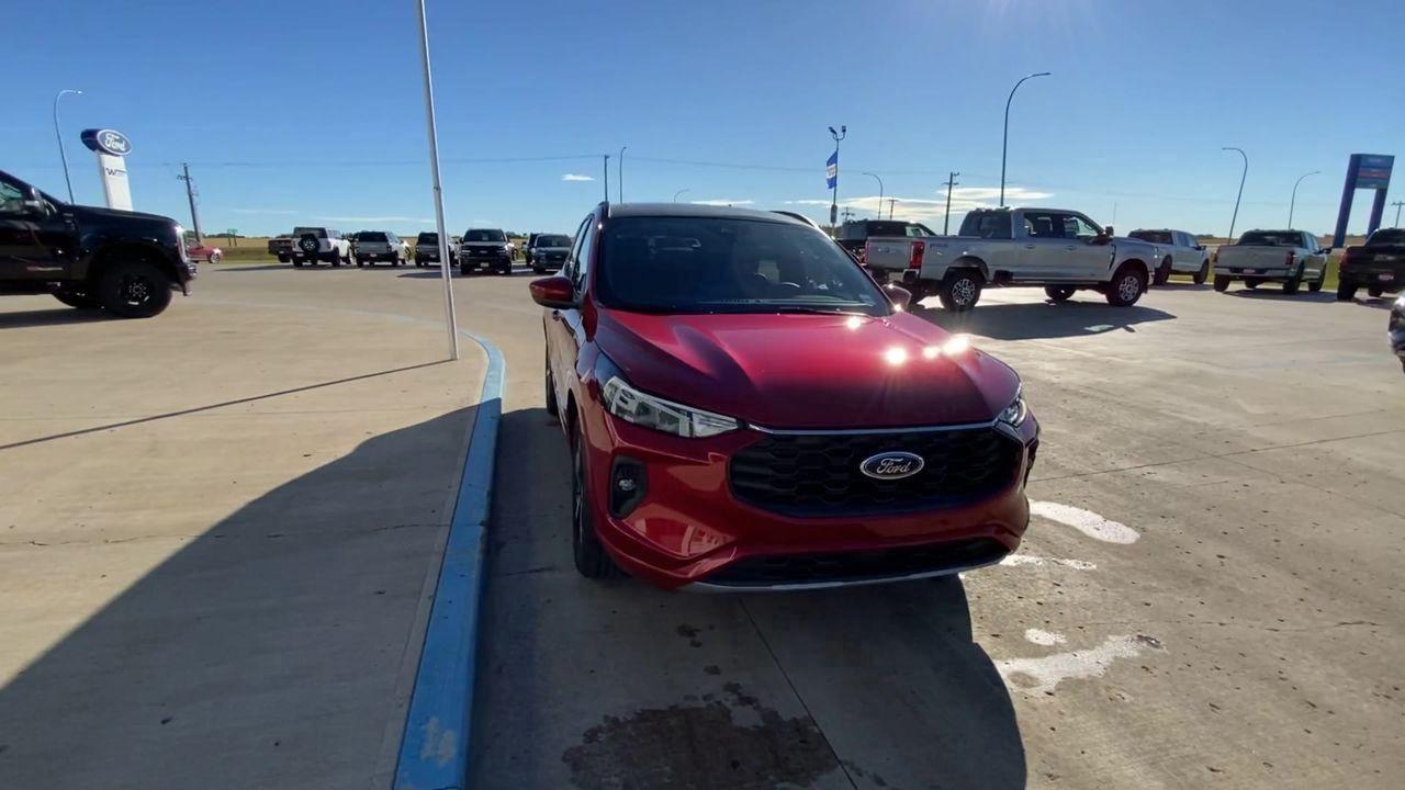 2024 Ford Escape ST-Line Select AWD Photo2
