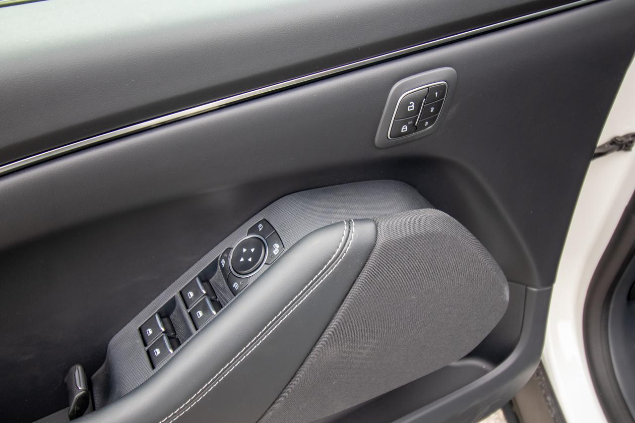 2025 Ford Mustang Mach-E Select AWD Extended Range Photo5